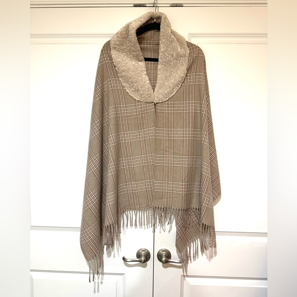Coco + Carmen Beige Plaid Wrap with Faux Fur New